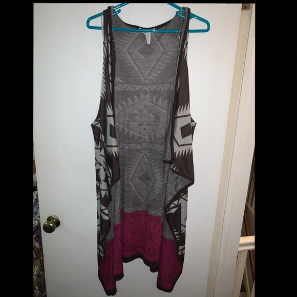 Geometric Pink and Brown Sweater - Picture 1 of 6